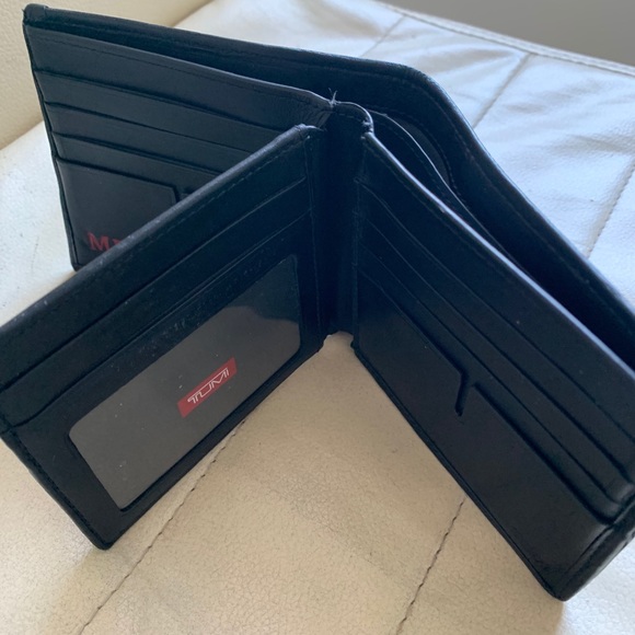 tumi tri fold wallet